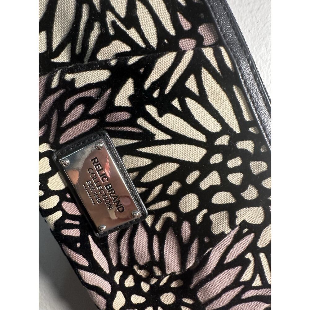 Classic Relic by Fossil Wristlet Wallet Ivory Black Print Zip Velvet Floral Gray